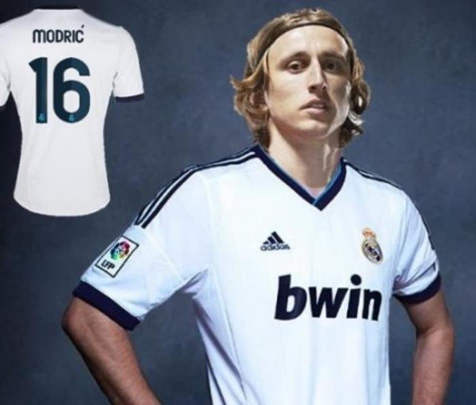 Torcida faz montagem e Modric viaja para Madri