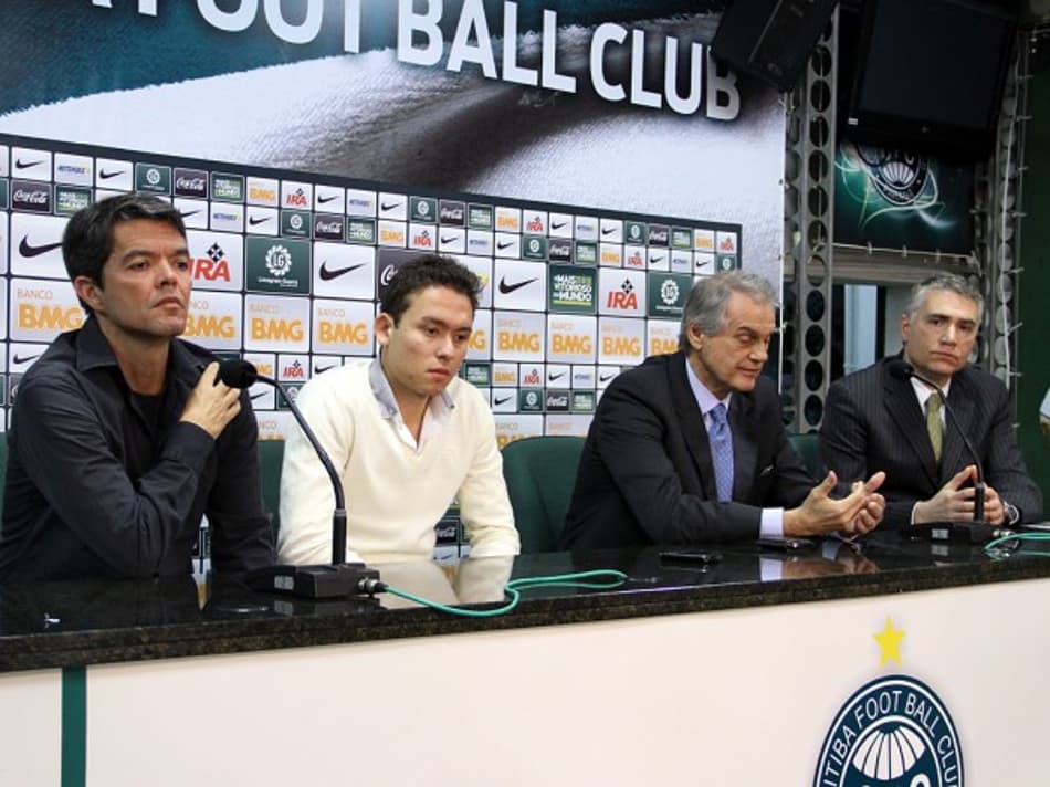 Após afastamento, Keirrison volta a treinar com o Coritiba
