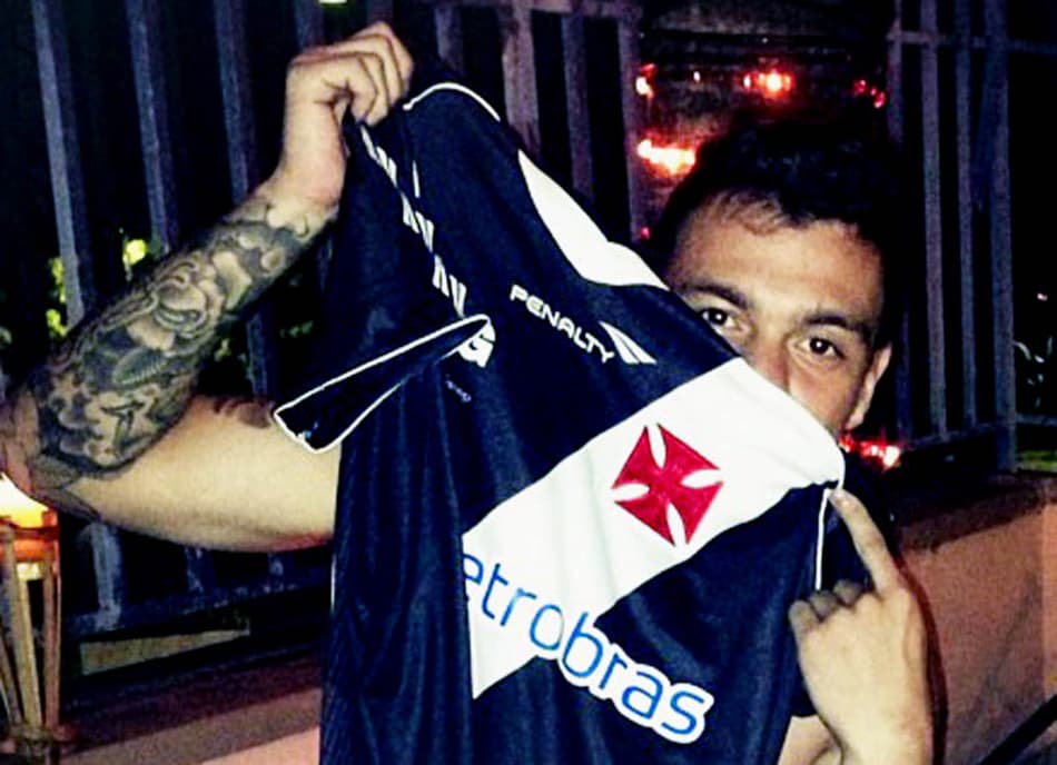 Bernardo com camisa do Vasco (Foto: Reprodução/Twitter)