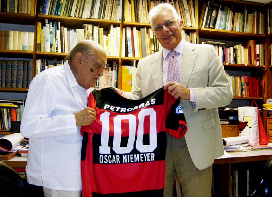 Torcedor do Fluminense, Oscar Niemeyer morre aos 104 anos no Rio