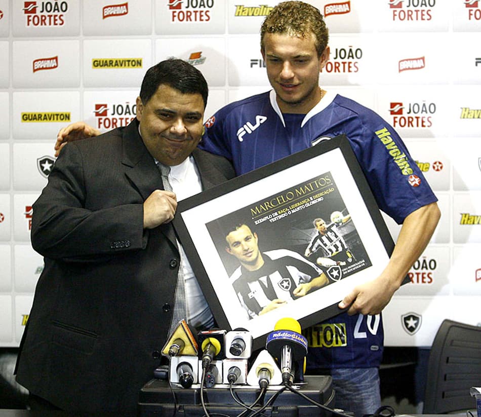 Volante Marcelo Mattos é reapresentado pelo Fogão