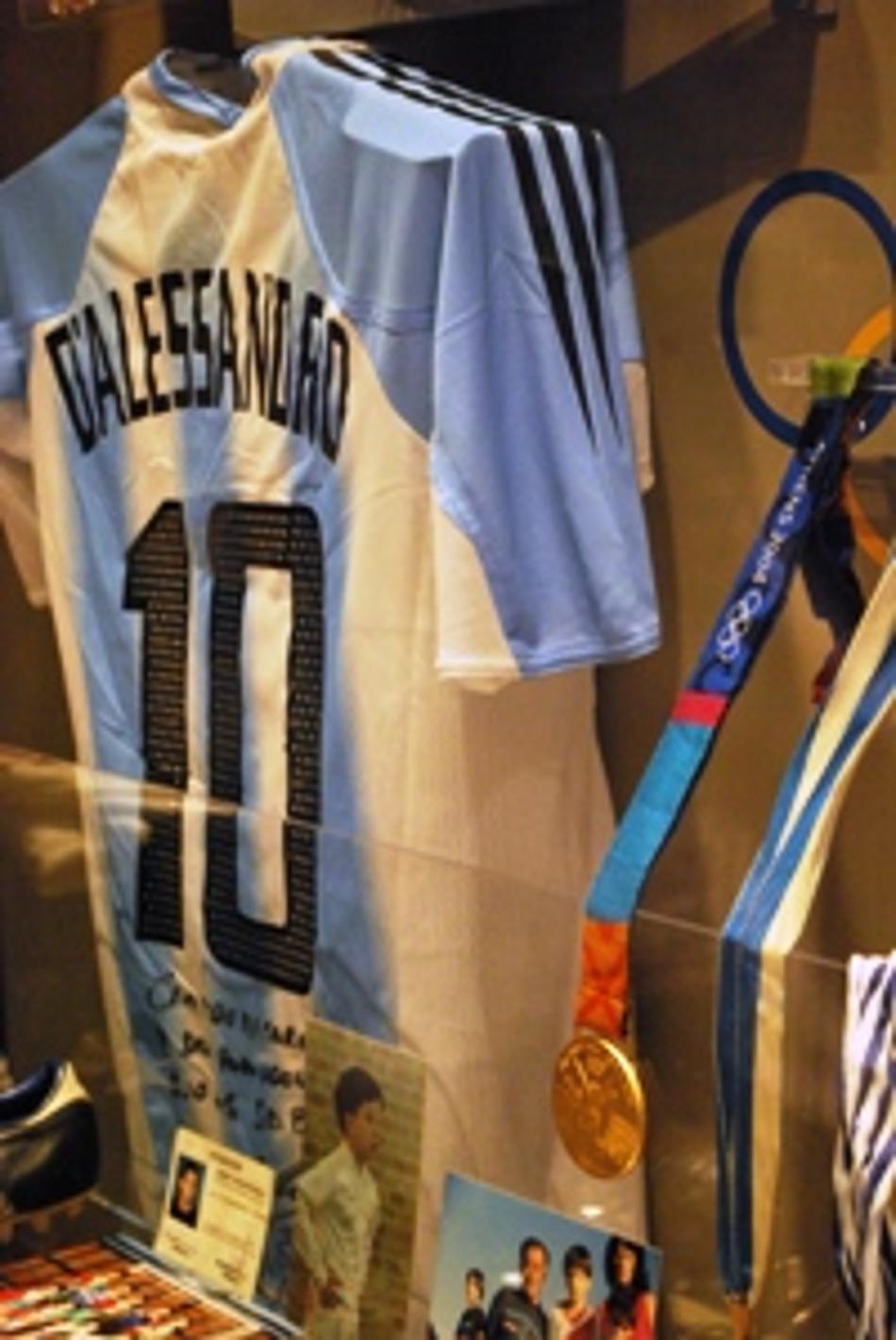 Chuteiras, ascensão, azul e faixas: Inter lança espaço de ídolos no museu