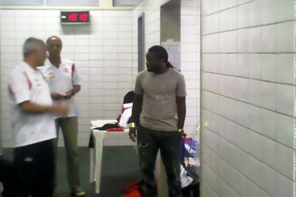 Love visita vestiário do Flamengo antes de 'decisão' na Libertadores