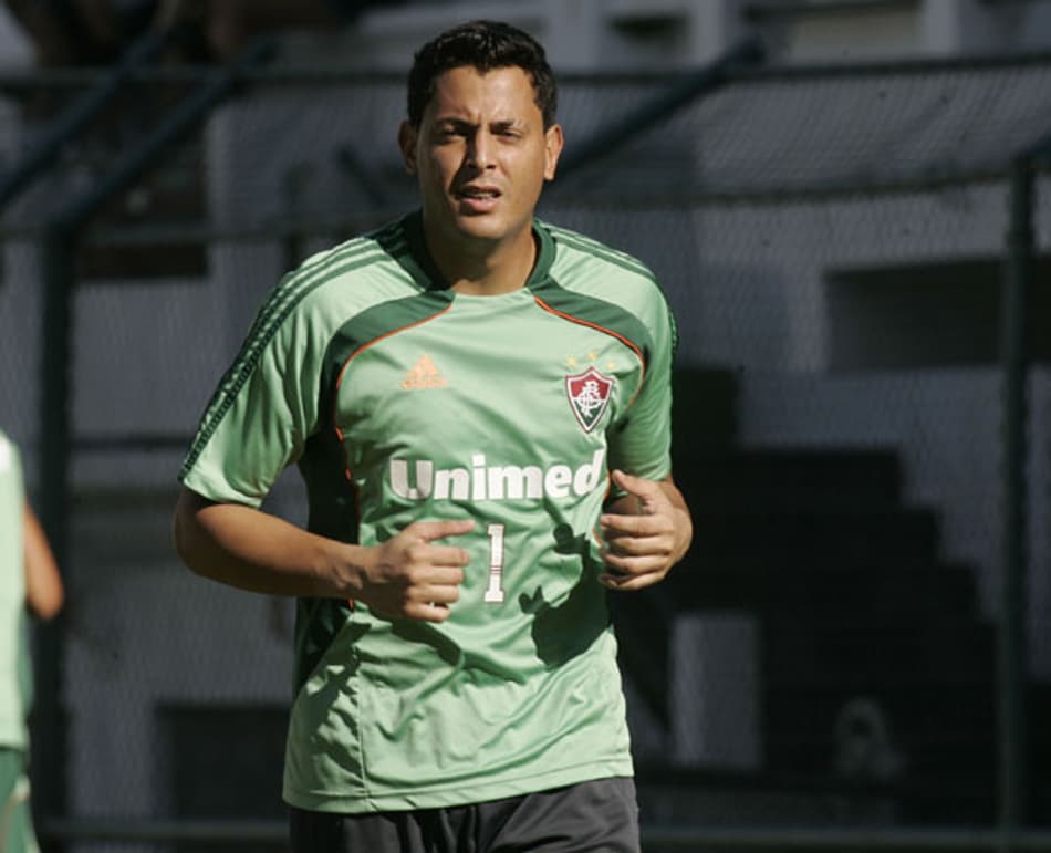 Respaldado, Fernando Bob tenta quebrar sina recente