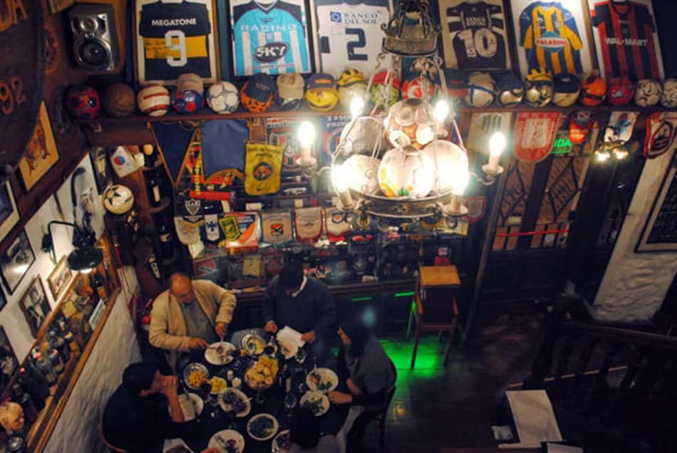 Em Bueno Aires, um restaurante-museu do futebol. Conheça