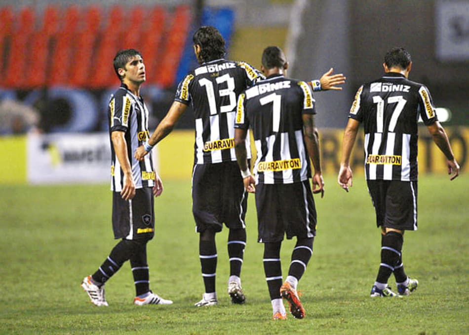 Reestruturado, Bota encara algoz da final do Carioca