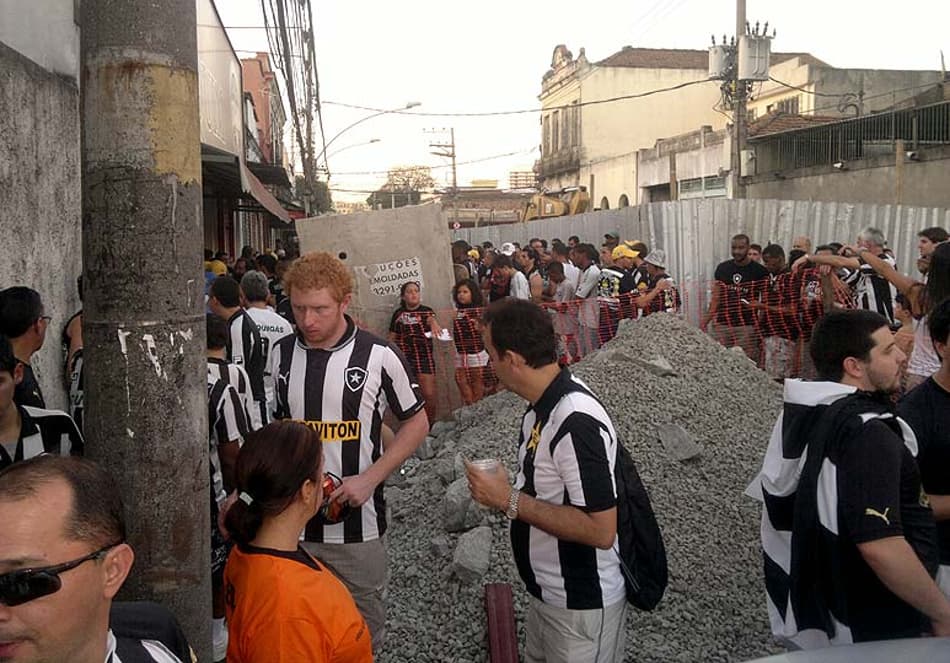 Obra próxima ao Engenhão atrapalha acesso ao estádio