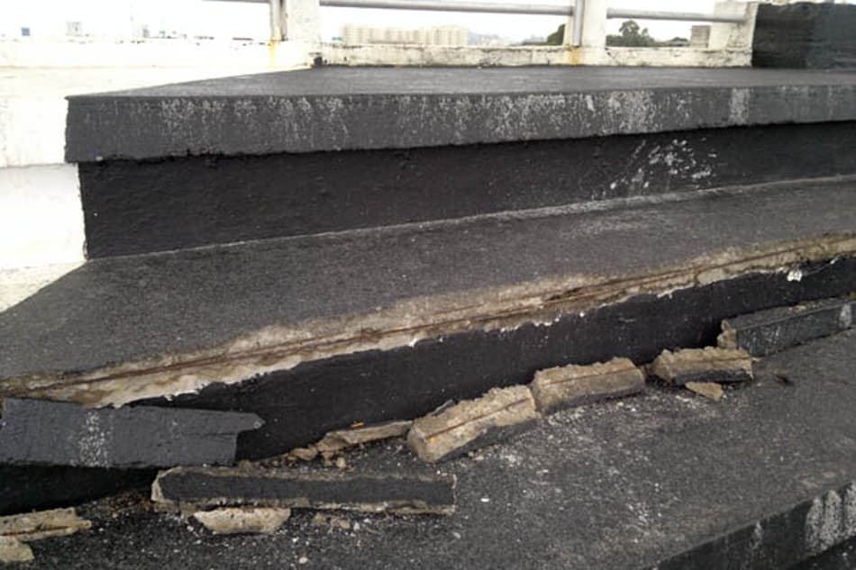 Funcionários do Vasco realizam reposição de reboco em São Januário