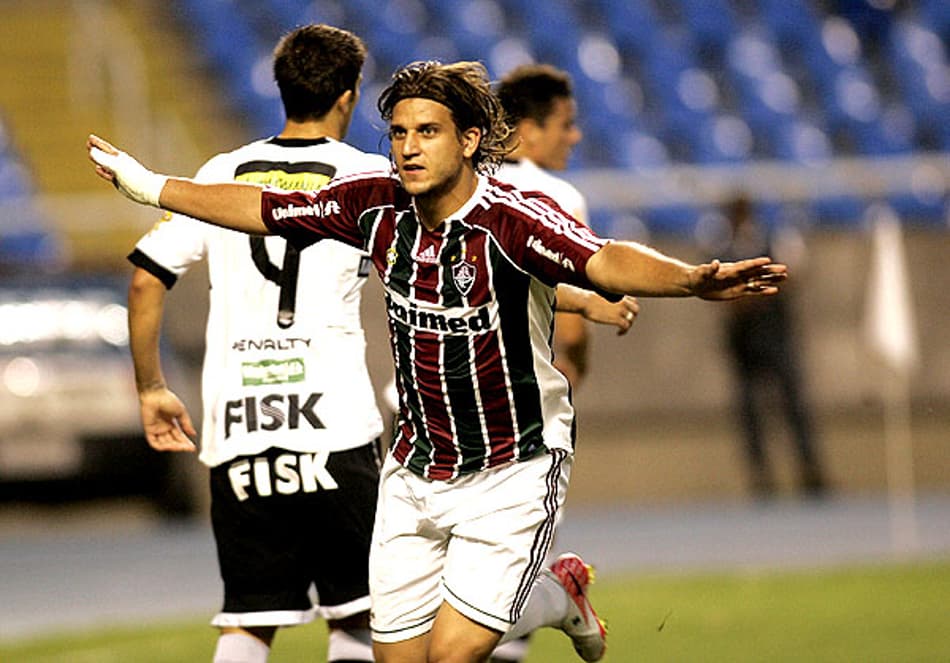 Fred e Sobis desencantam no Brasileiro e Flu goleia Ceará