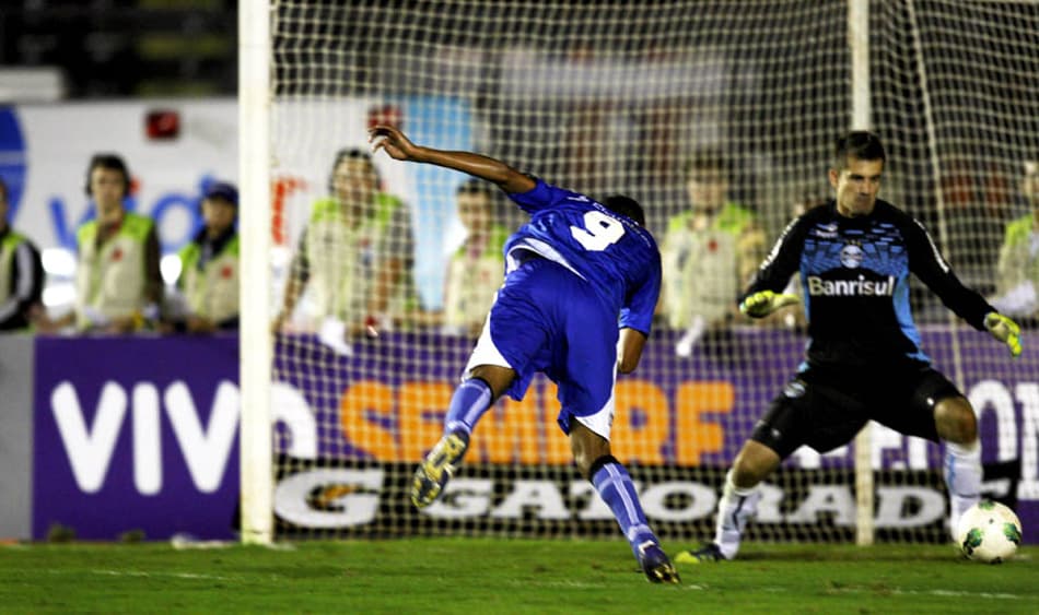 Prass defende pênalti e assegura vitória vascaína