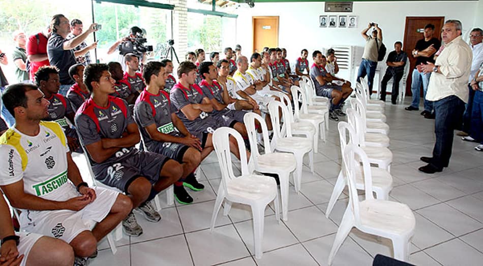 Figueirense se apresenta com dois argentinos