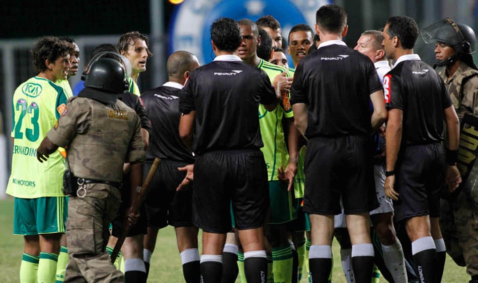 Em jogo cheio de polêmicas, Cruzeiro vence o Palmeiras