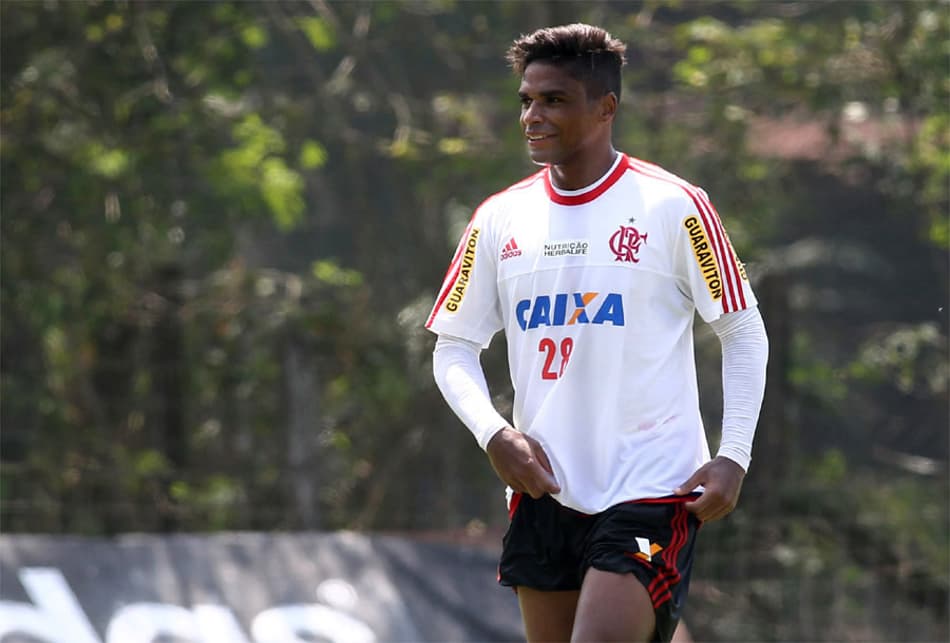 Sem espaço no Fla, Almir retorna para o Bangu em 2016