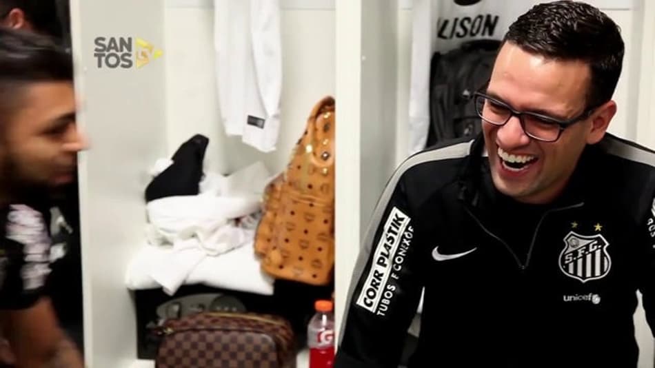 VÍDEO: Bastidores do Peixe tem clima descontraído no vestiário e Dorival 'Vida Loka'