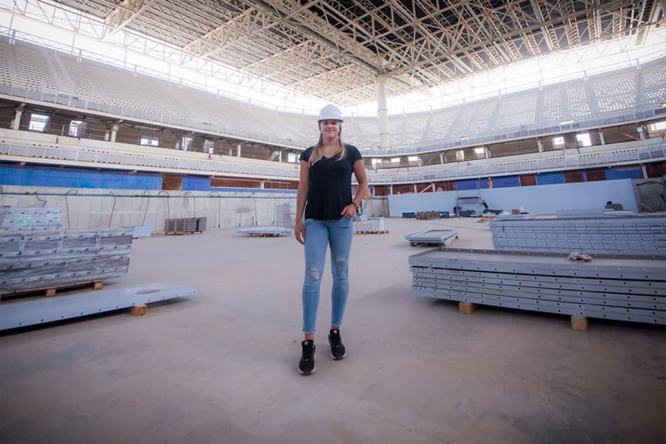 Campeã olímpica da natação visita Estádio Aquático e elogia: 'É incrível'