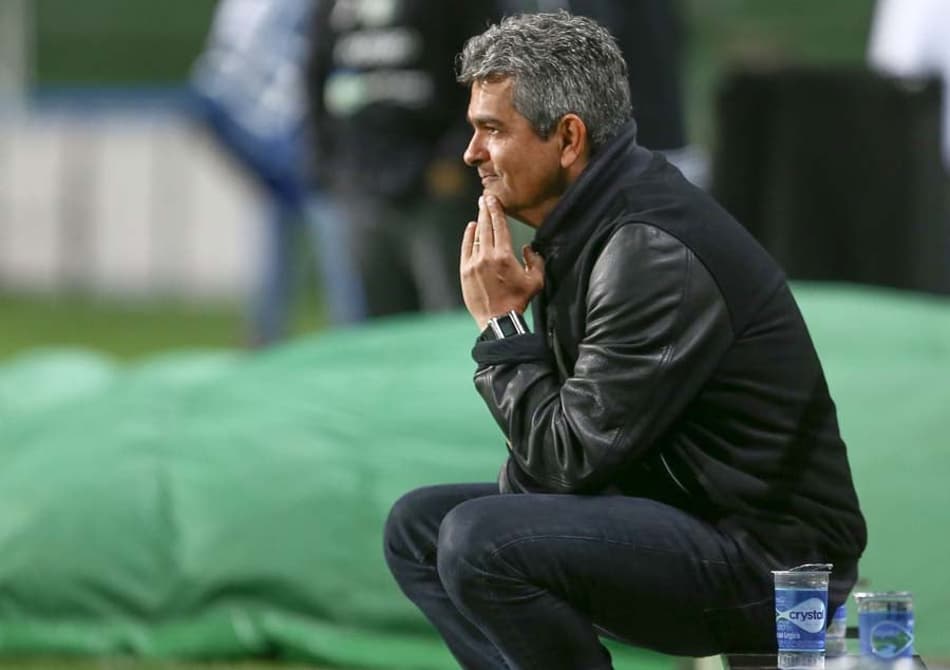 Ney Franco pede mobilização ao Coxa em meio à crise interna