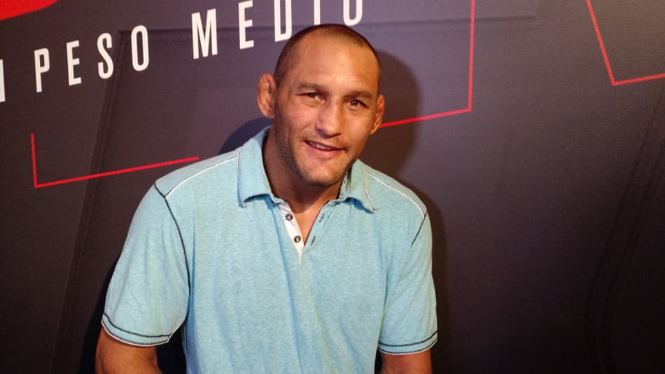 Hendo dispara contra Bisping: ‘Vai acabar destruído por um velho’