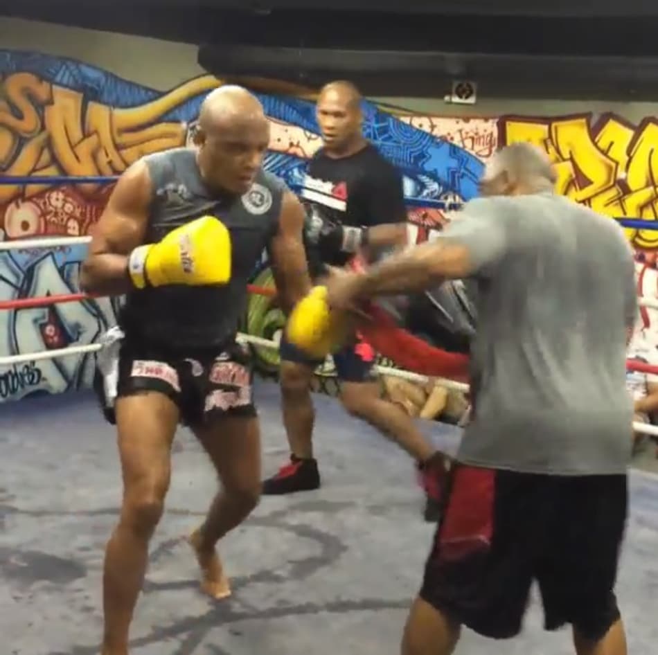 Vídeo mostra Anderson Silva e Ronaldo Jacaré treinando juntos