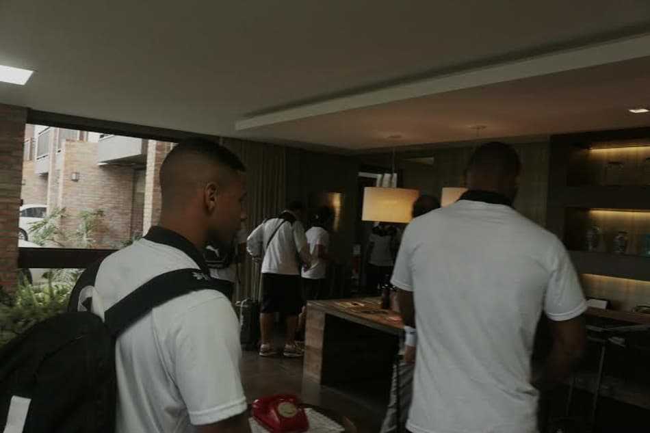 Discreto, Botafogo desembarca em Criciúma antes da decisão