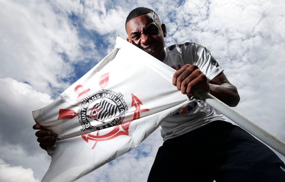 De família de 'loucos', Malcom mira Hexa do Timão e diz: 'Quero ser ídolo'