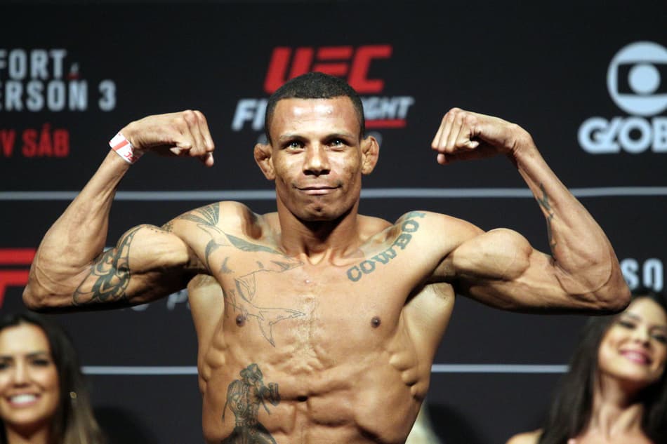 Alex Cowboy enfrenta ex-campeão do Bellator em outubro, nos EUA