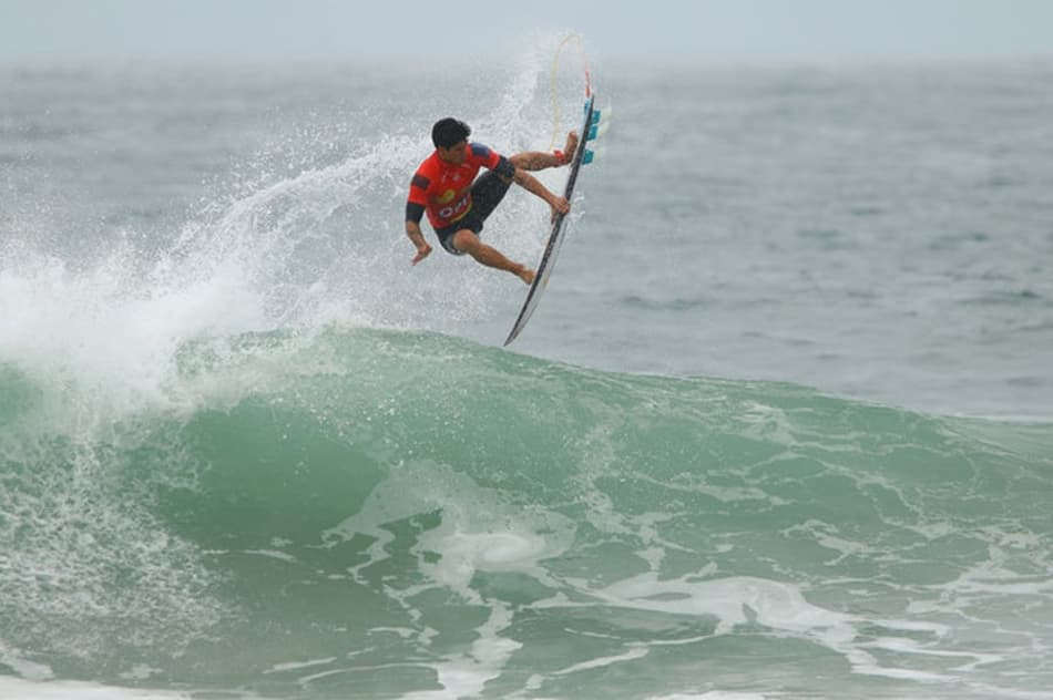 Primeiro dia da etapa do Havaí do Mundial de surfe é adiado