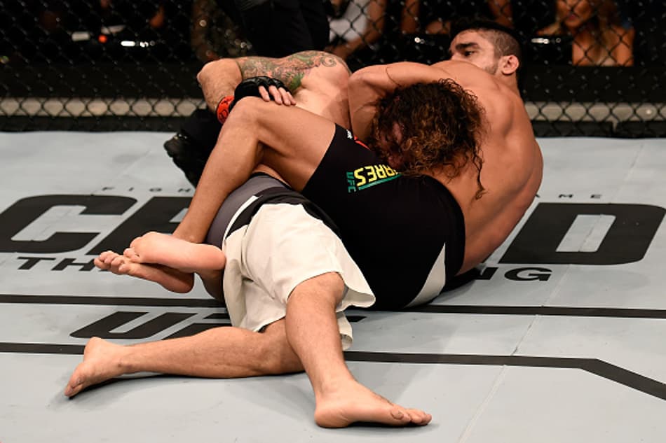 Finalização de Tavares é destaque no card preminar do UFC São Paulo