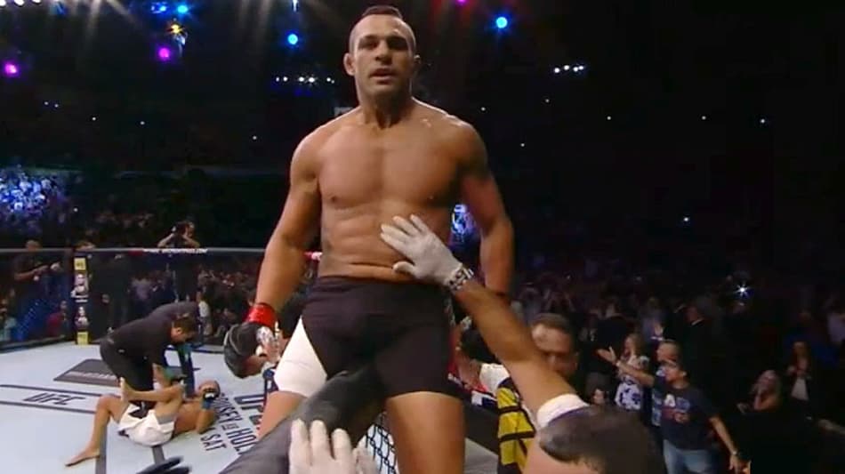 De novo! Belfort usa chutaço para nocautear Hendo no UFC São Paulo