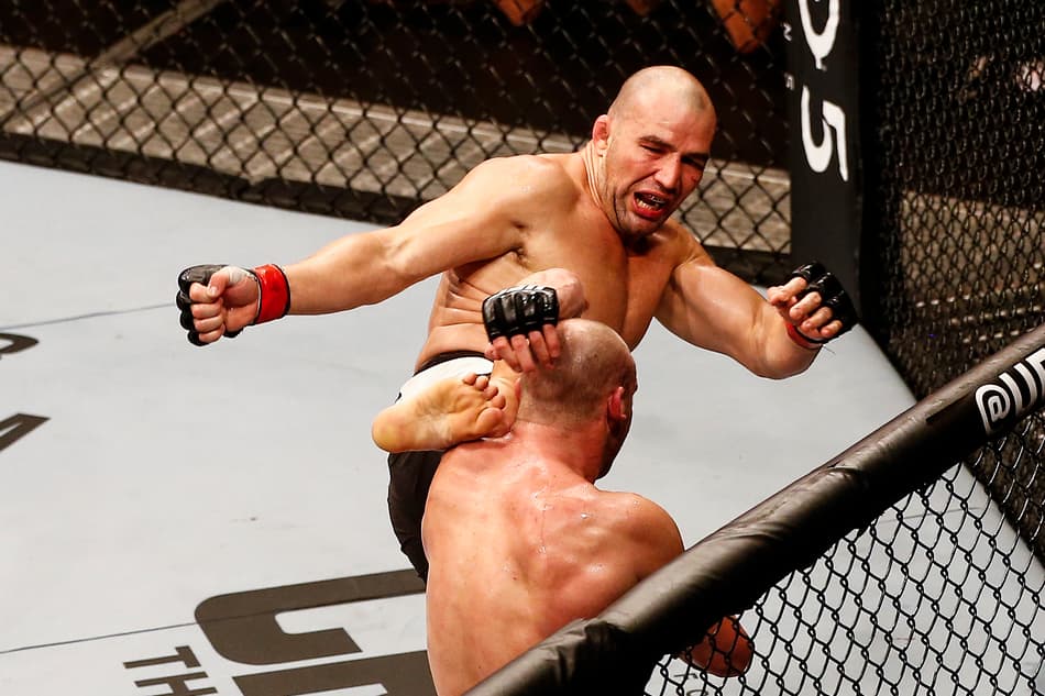 Glover admite fazer mais lutas antes sonhar com nova chance pelo título