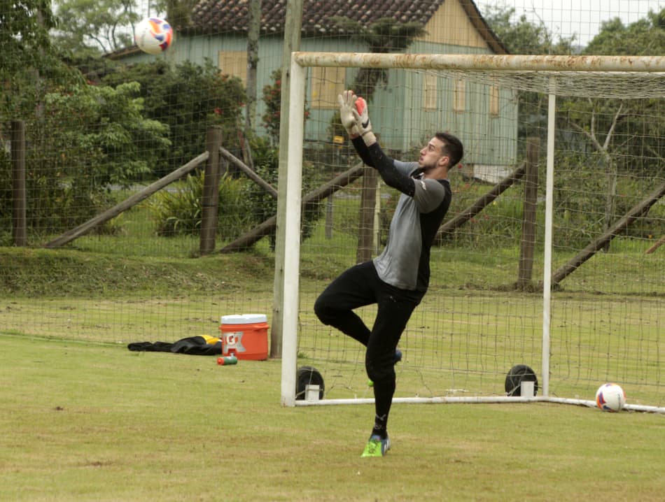 Líder da Série B, Botafogo encara primeiro colocado do returno