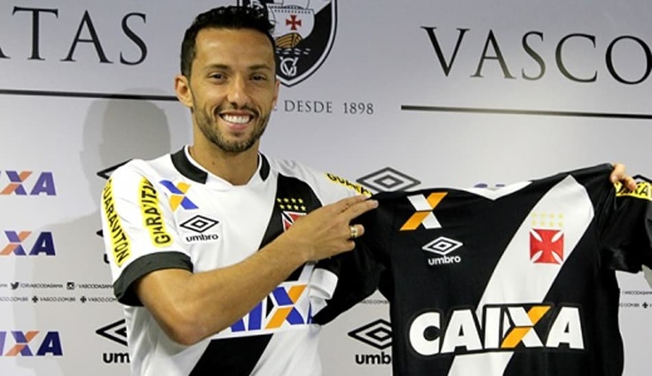 Humor: Drible humilhante de Nenê em Lucas Barrios ganha trilha sonora