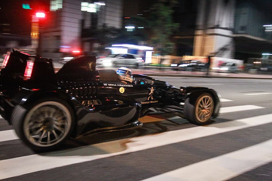 Réplica de F1 cortou a Av. Paulista para promover o consumo responsável