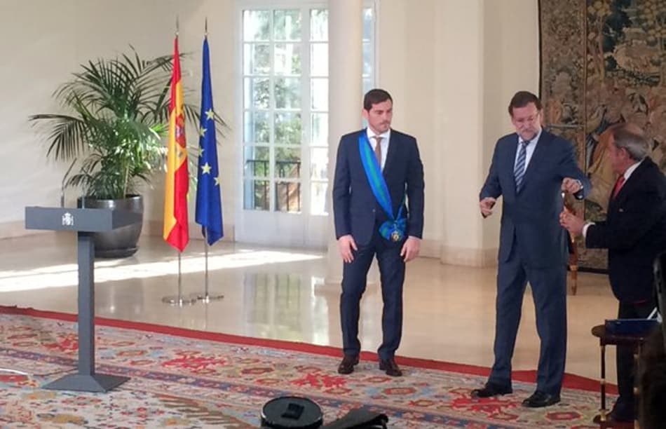 Casillas recebe alta honraria das mãos do presidente da Espanha