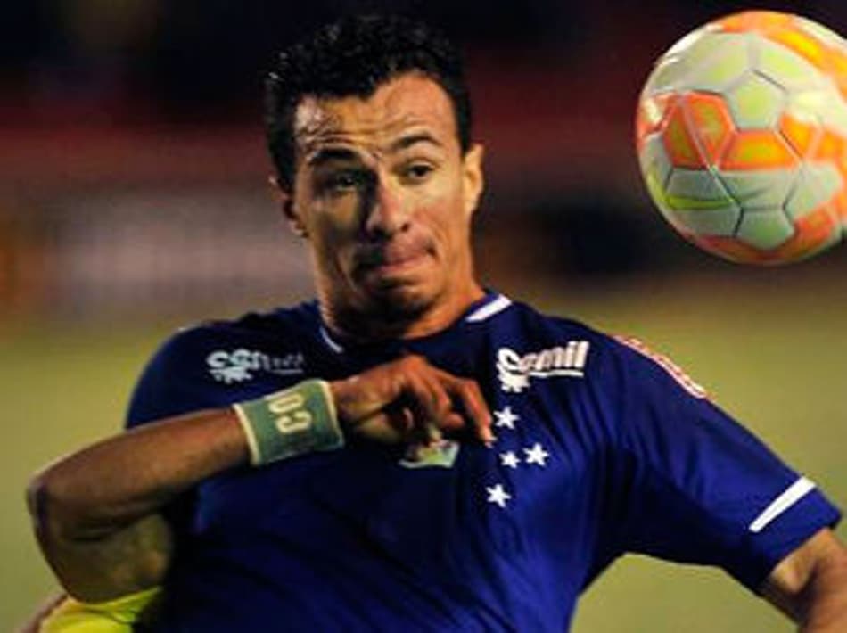 Leandro Damião evita falar em renovação: ‘Foco é no Brasileiro’