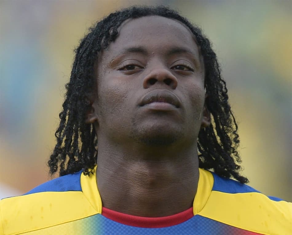 Sem espaço no Watford, lateral equatoriano deve trocar de clube em janeiro