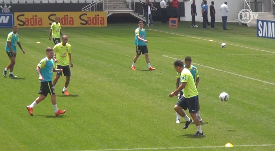 Aposentado? De calcanhar, Careca inicia jogada que termina com gol de Neymar