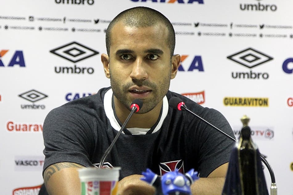 Julio Cesar celebra a melhora no lado psicológico dos jogadores vascaínos