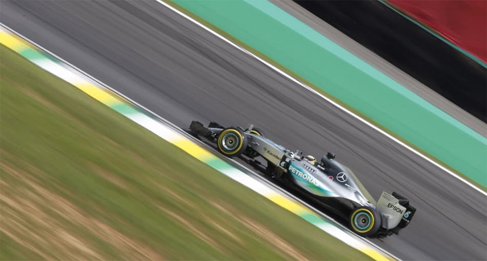 Hamilton elogia pilotagem de Rosberg e critica falta de ponto de ultrapassagem