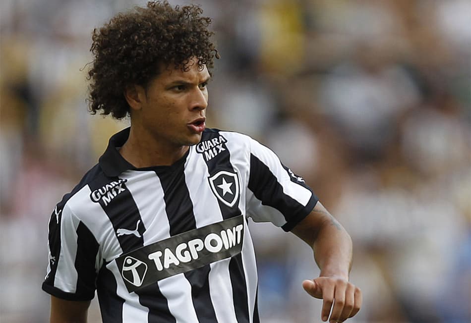 Torcida critica e Willian Arão cutuca: ‘Quando está ganhando, é mole vir’