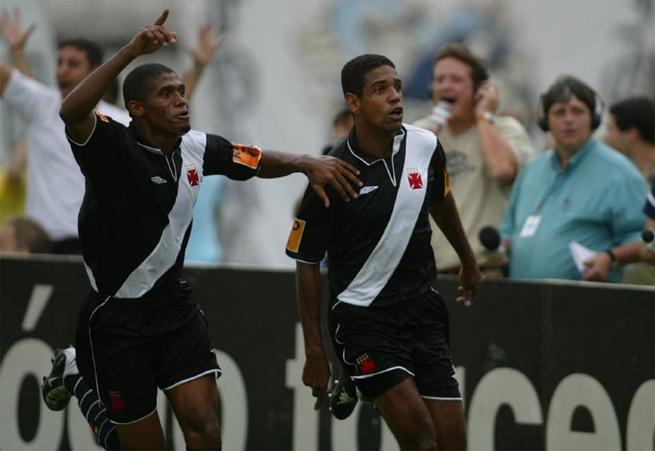 Vasco tem em 2004 a inspiração para vencer o Corinthians, nesta quinta