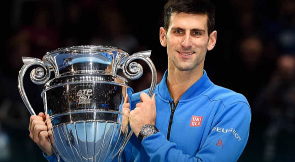 Djokovic recebe o troféu de Nº 1 da temporada: ‘Meu melhor ano’