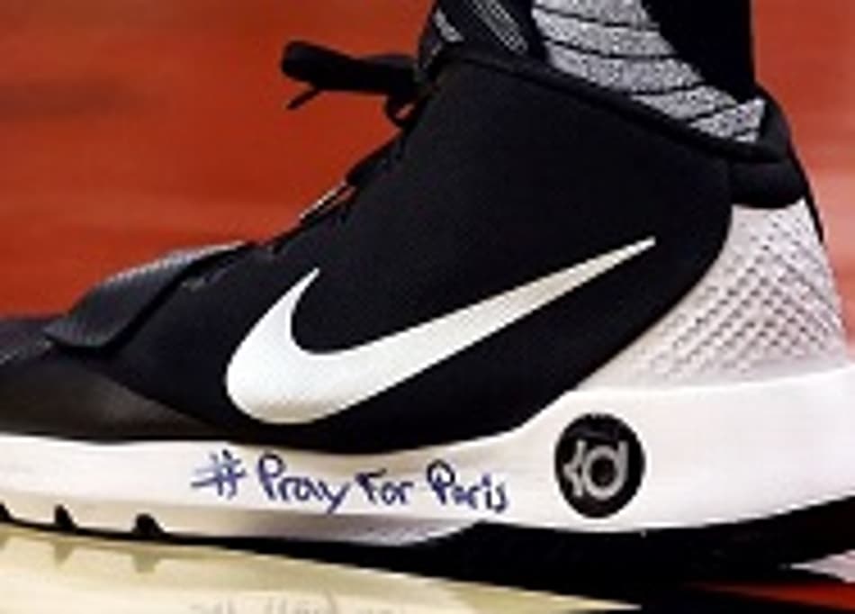 Jogadores franceses da NBA repercutem atentados em Paris