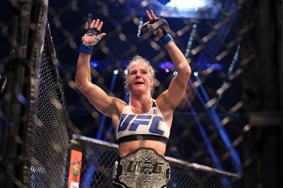 Holly Holm é a nova campeã do UFC (FOTO: Reprodução)