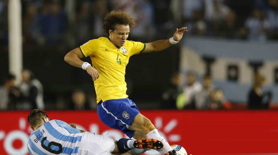 David Luiz volta atrás e deixa delegação; Neymar vai a dentista