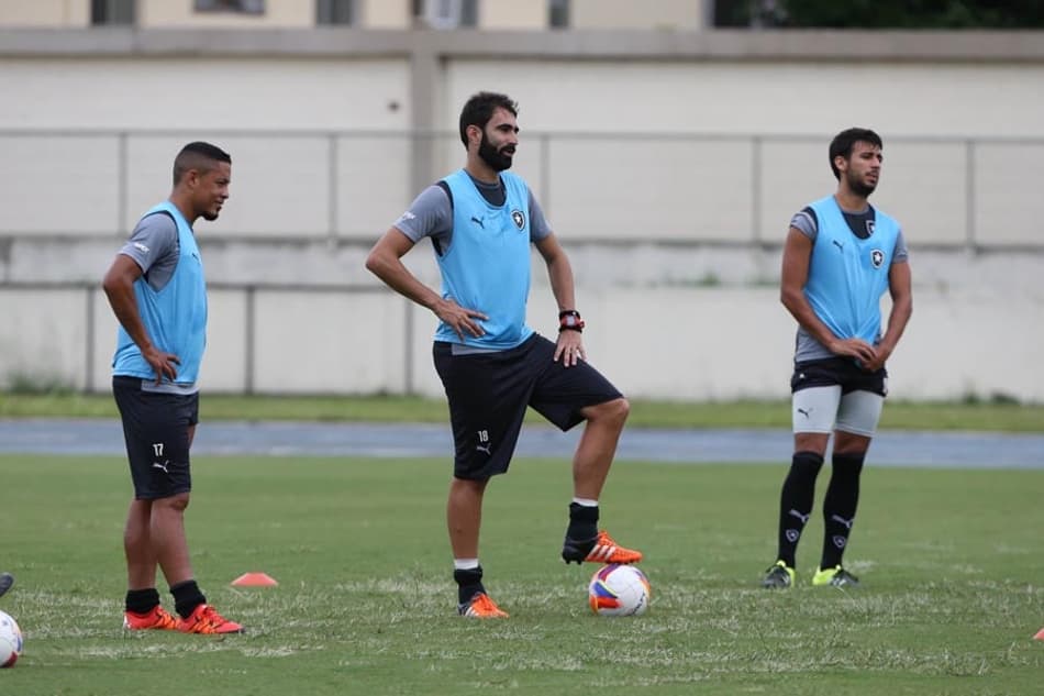 Com o futuro incerto, Renan Fonseca encara sondagens naturalmente: 'Normal que aconteça'
