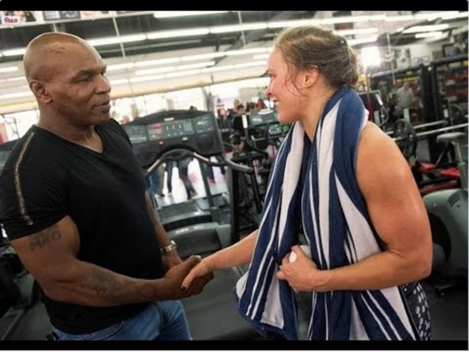 Após derrotas, Mike Tyson oferece conselhos a Conor McGregor e Ronda