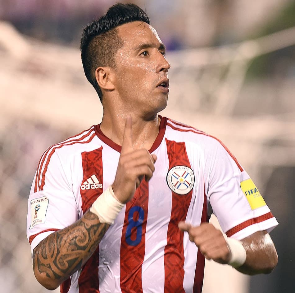 Artilheiro no Grêmio, Lucas Barrios descarta volta ao Colo-Colo