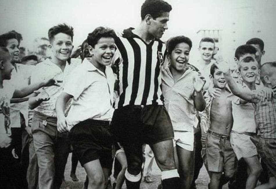 O ícone: Garrincha, a alegria do povo que driblou ao som de vários ritmos