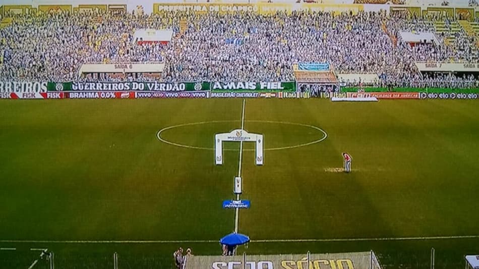 HOME - Chapecoense x Internacional - Campeonato Brasileiro - Arena Condá (Foto: Reprodução/Premiere)