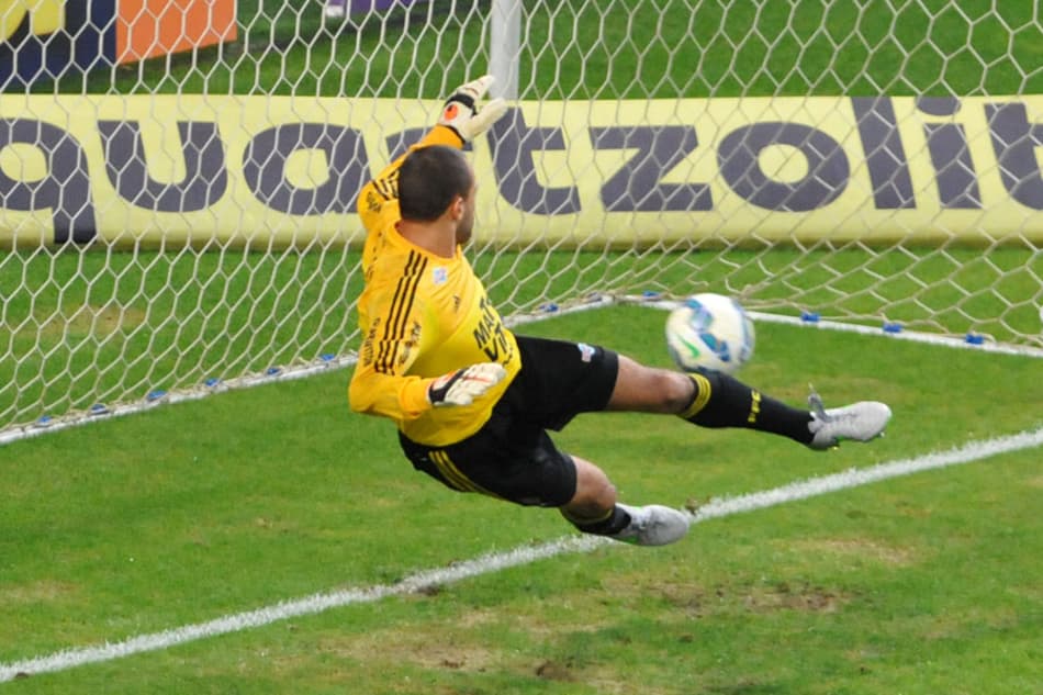 NÚMEROS: Cavalieri é o destaque do Flu em derrota para o Grêmio